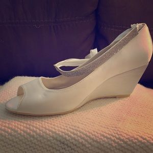 White wedding wedge